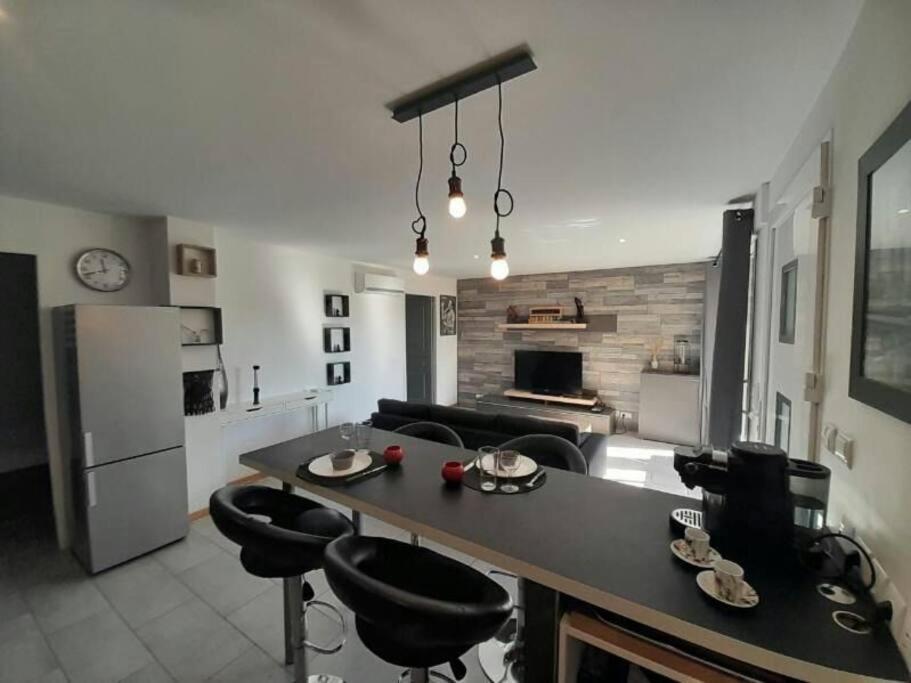 Appartement Spacieux &Tres Calme. Spacious & Very Quiet Apartment. Carros Εξωτερικό φωτογραφία