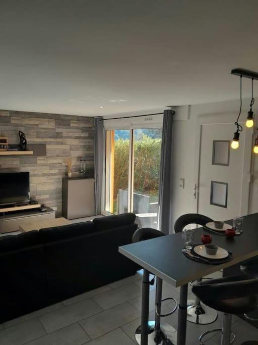 Appartement Spacieux &Tres Calme. Spacious & Very Quiet Apartment. Carros Εξωτερικό φωτογραφία